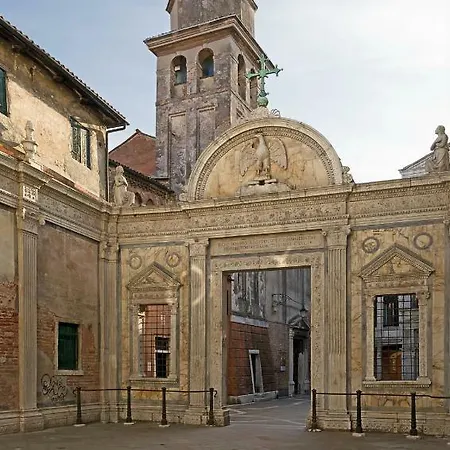 The Arch Historic Venedig