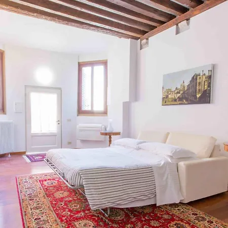 The Arch Historic Appartement *